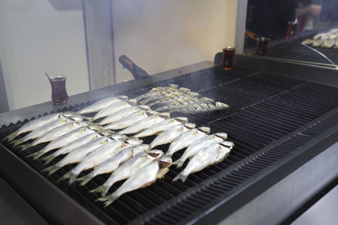 Fish grilling in the market district of Kadikoy.<br>